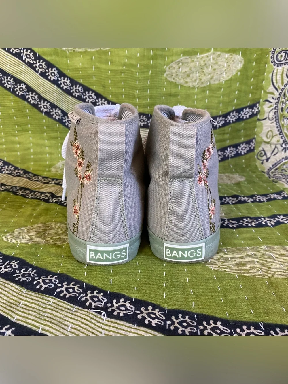Bangs Sage Canvas Floral Bmbroidered Goblincore Cottage High Top Sneakers Size 9